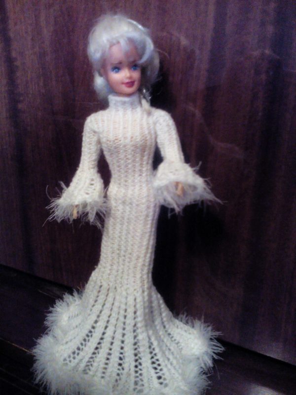 Платье для куклы, связано спицами